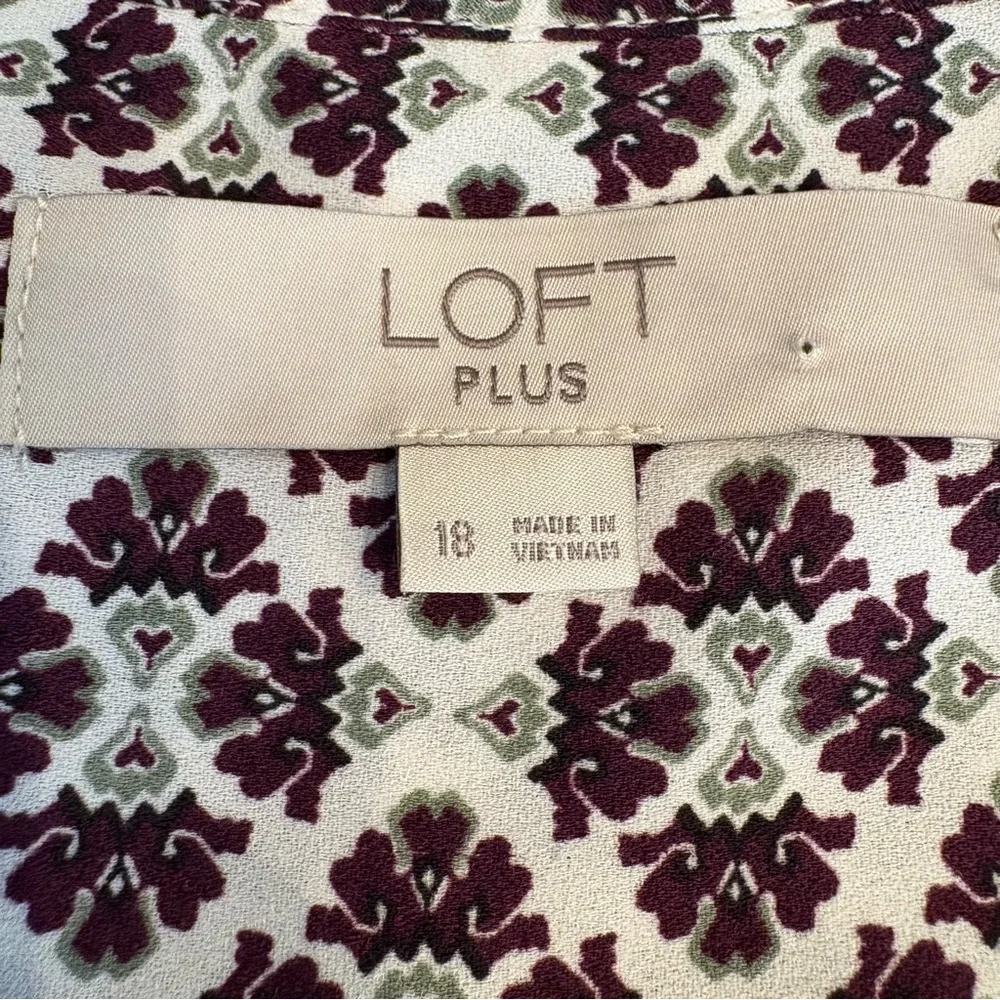 LOFT Plus Sz 18 Ivory Purple Damask Long Sleeve Blouse Split Neck Flowy Fit - Picture 6 of 8